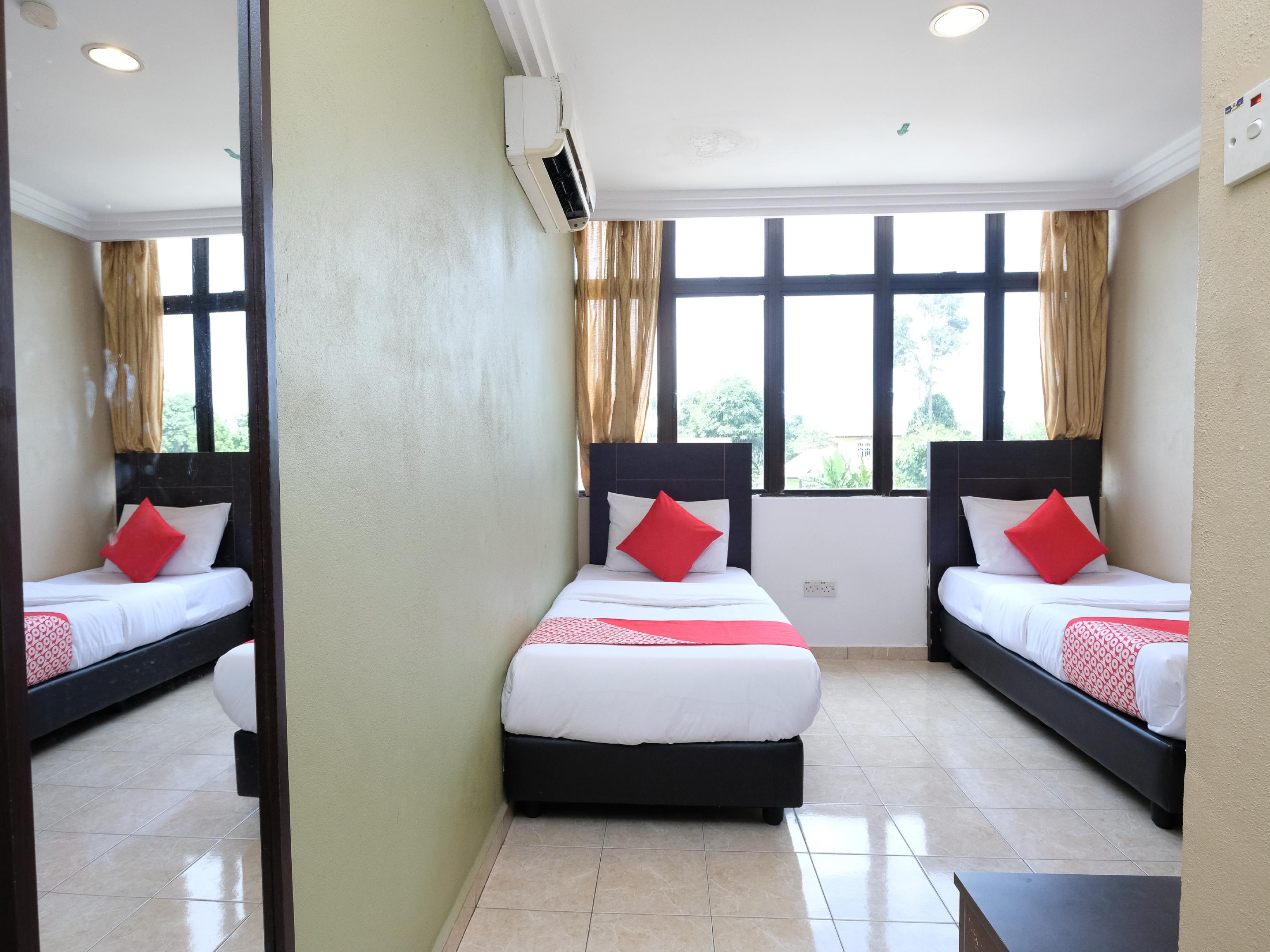Oyo 717 Mr J Hotel Wakaf Che Yeh 2 Exterior photo