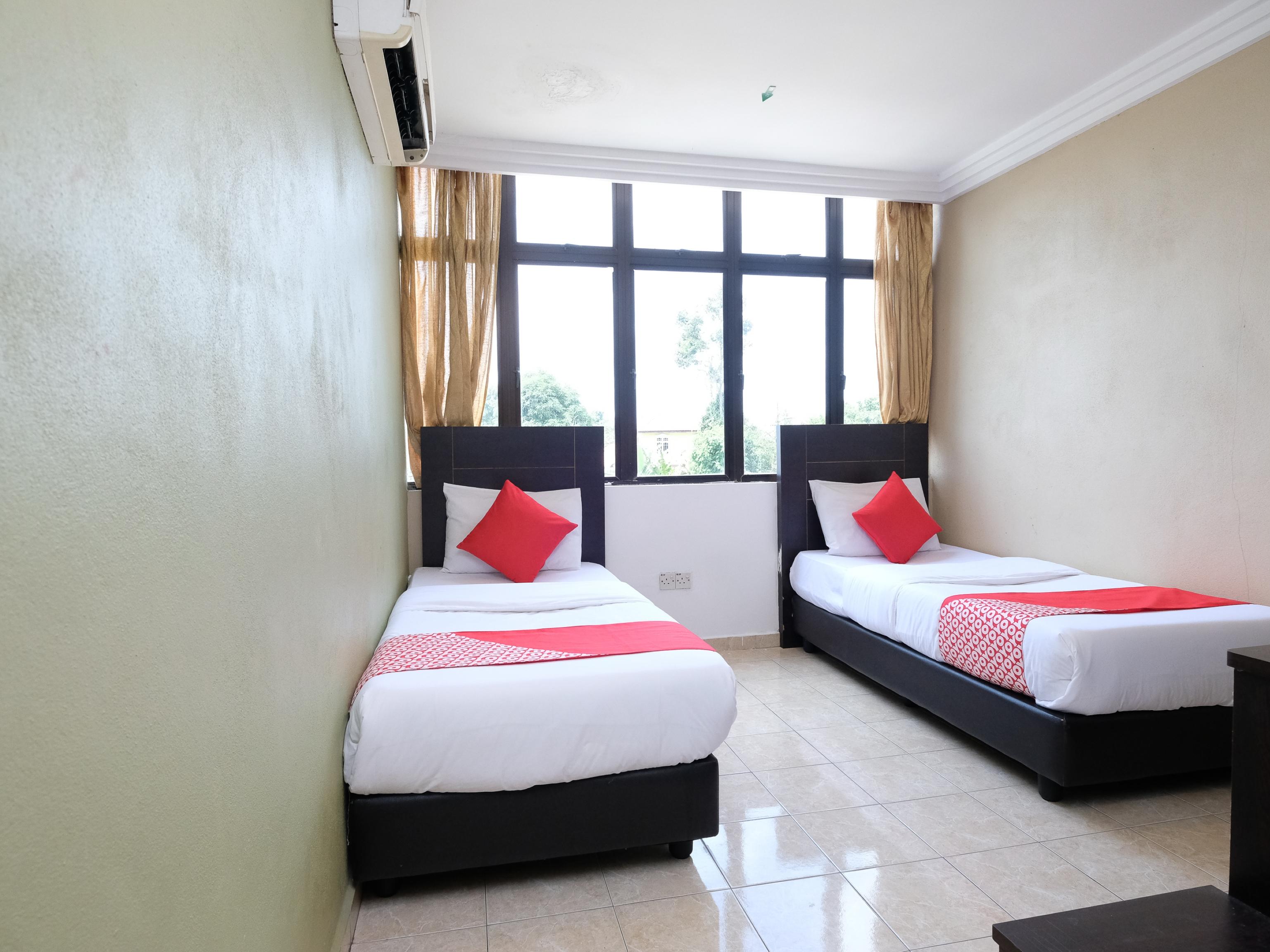 Oyo 717 Mr J Hotel Wakaf Che Yeh 2 Exterior photo